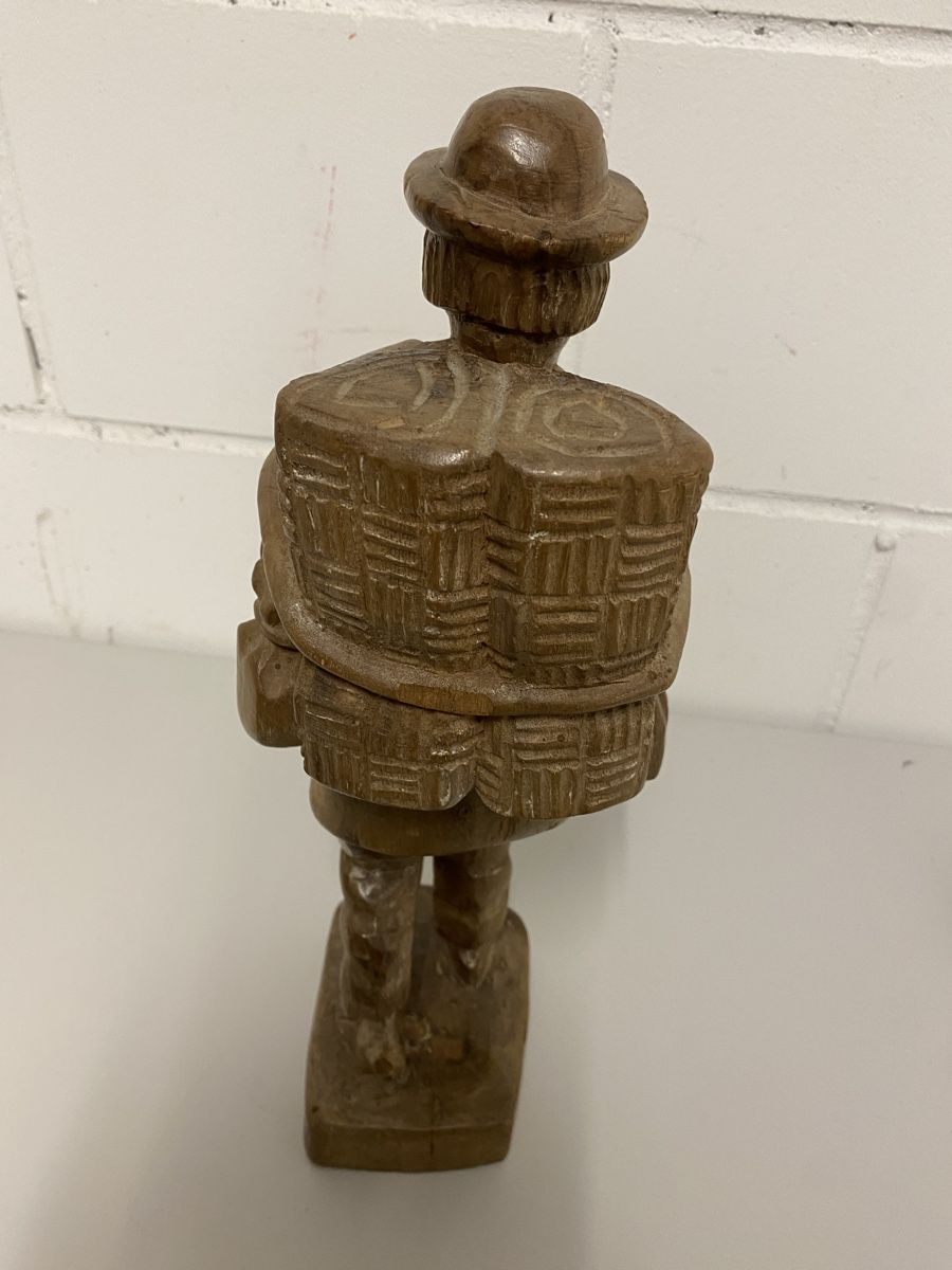 Statuette: Geschnitzter Mann Aus Holz – Usato da Ziefen venduto da IResi65 2