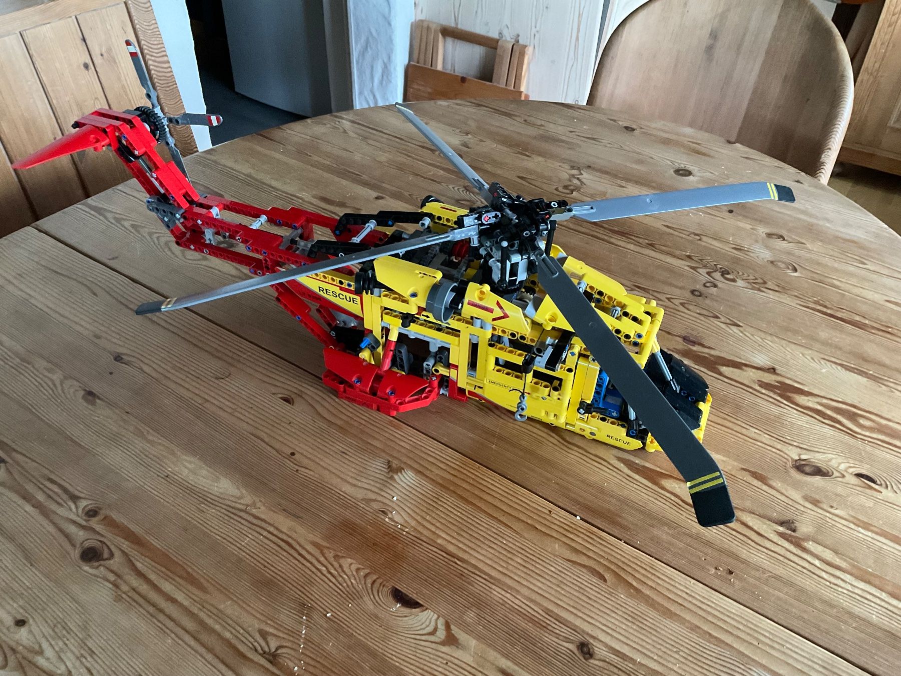 Lego Kit di costruzioni: Lego grosser Helikopter 9396 – Usato da Hinwil venduto da Things_Swiss 1