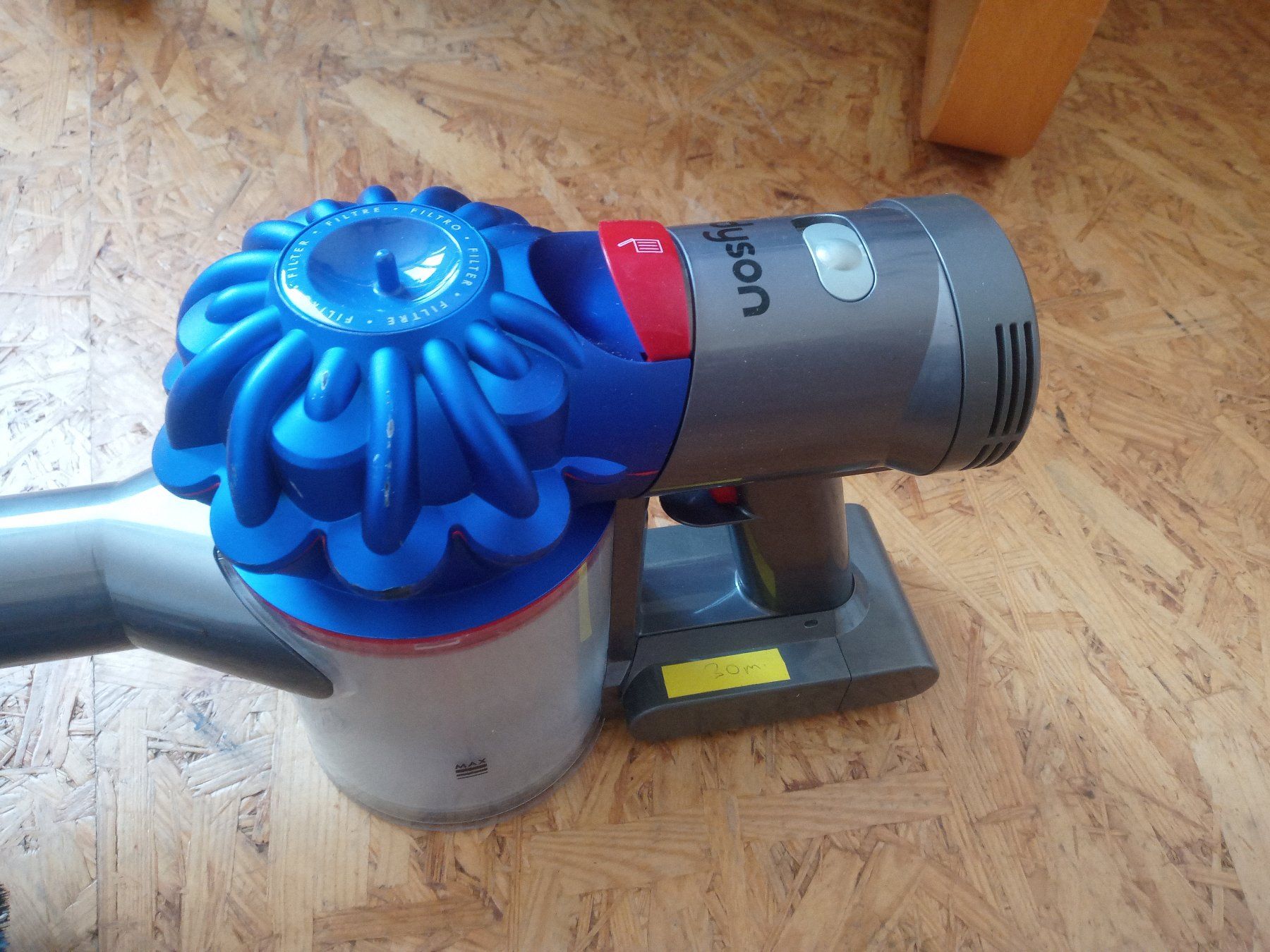 Dyson Staubsauger & Zubehör: Handstaubsauger Dyson V7 – Gebraucht aus Prez-vers-Siviriez von Monija70 7