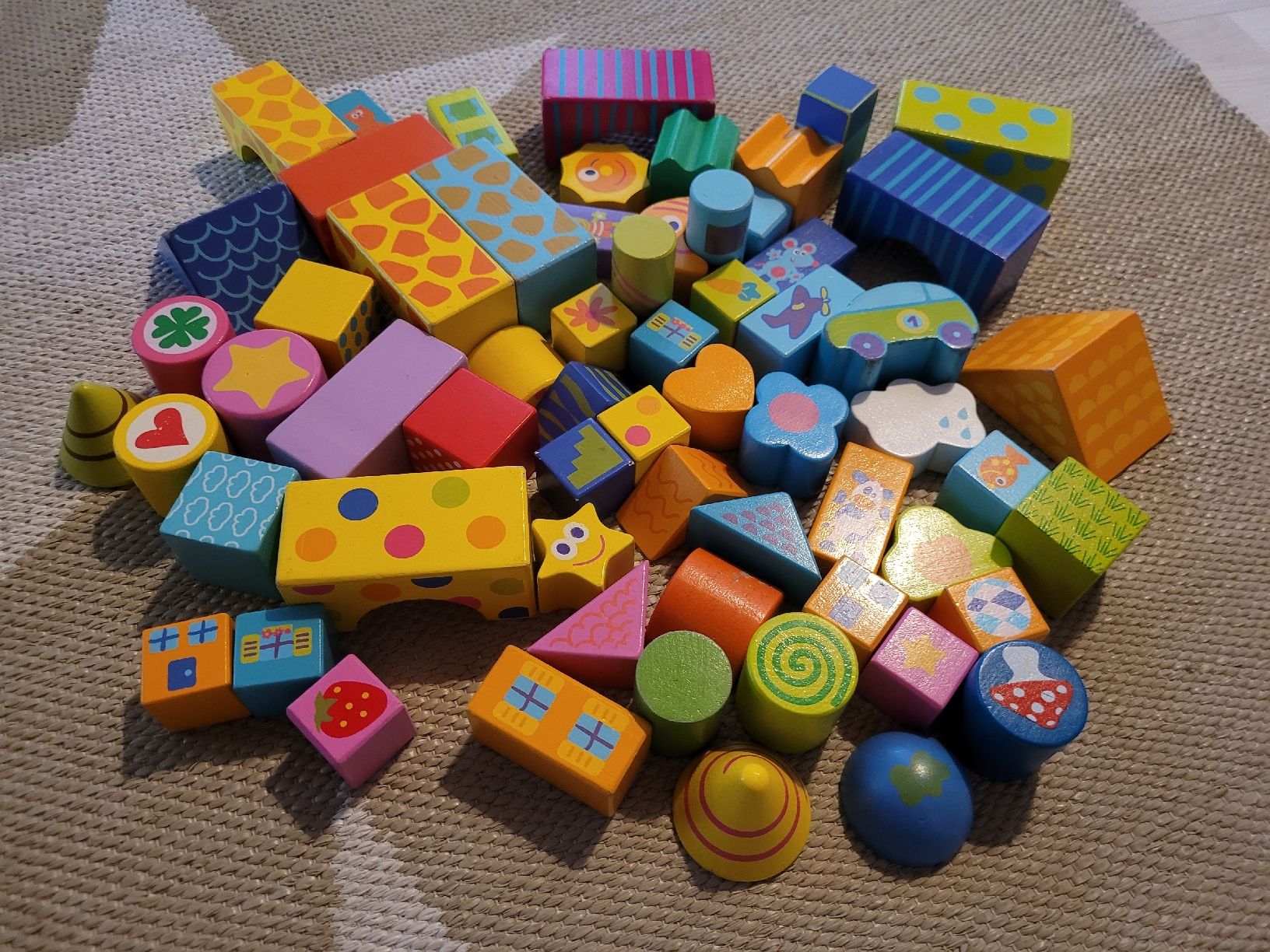 Jouets: farbenfrohe Bausteine Holz – D'occasion à Inwil par Flower2325
