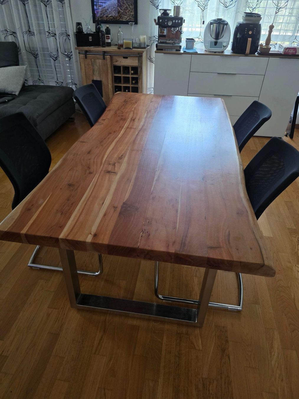 Tischset: Massivholz Esstisch mit 4 Stühle – Gebraucht aus Pfungen von Liviusz 1
