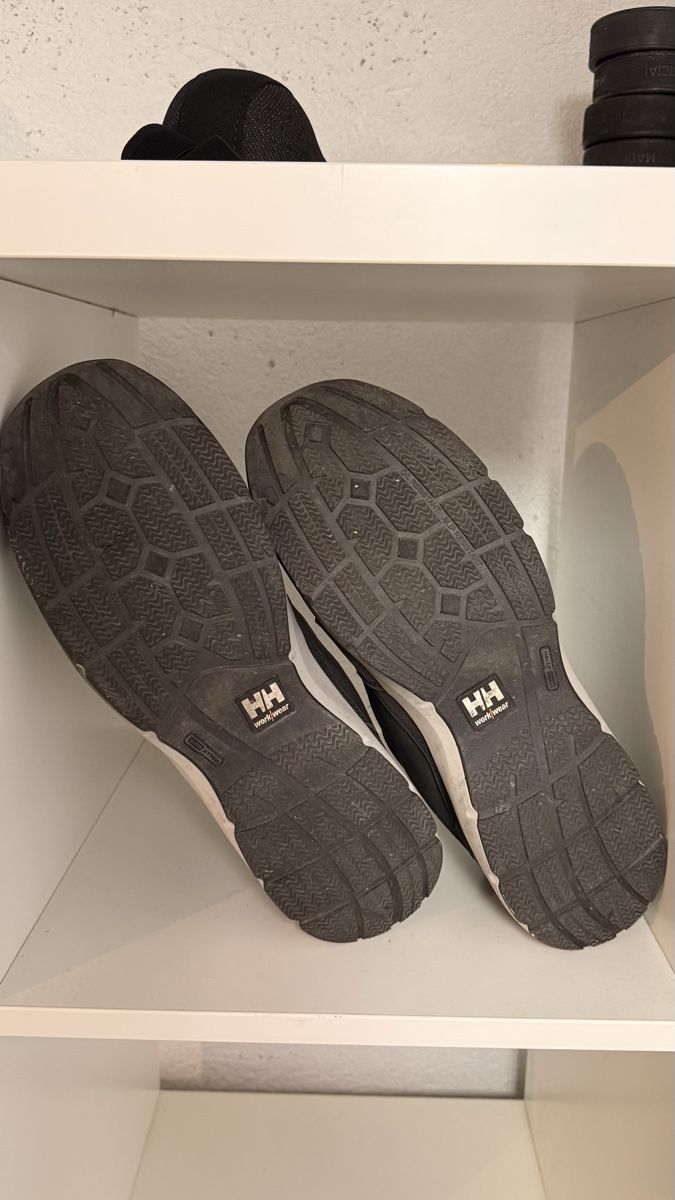 Helly Hansen Herrenschuhe: Helly Hansen Schuhe  – Gebraucht aus Laupen BE von La_Vida_Loca1986 2