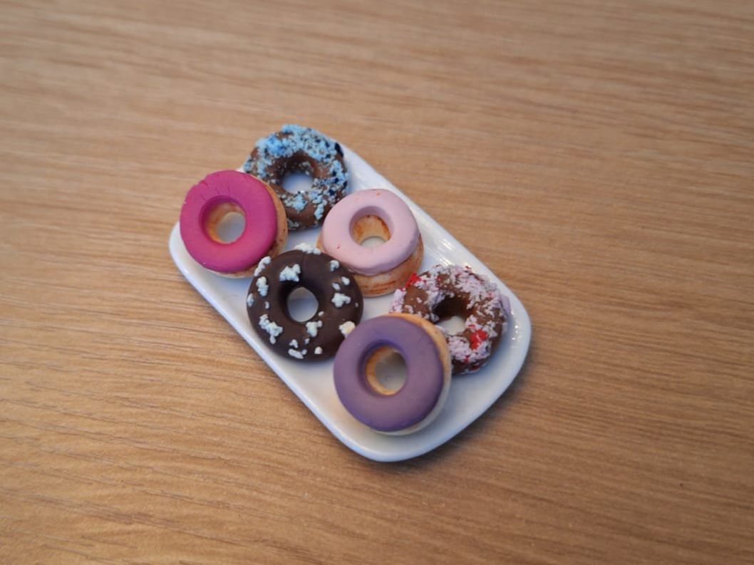 Case e mobili per bambole: Handmade Donuts Platte – Nuovo (secondo la descrizione) da Zürich venduto da HandmadeTinyFood 2