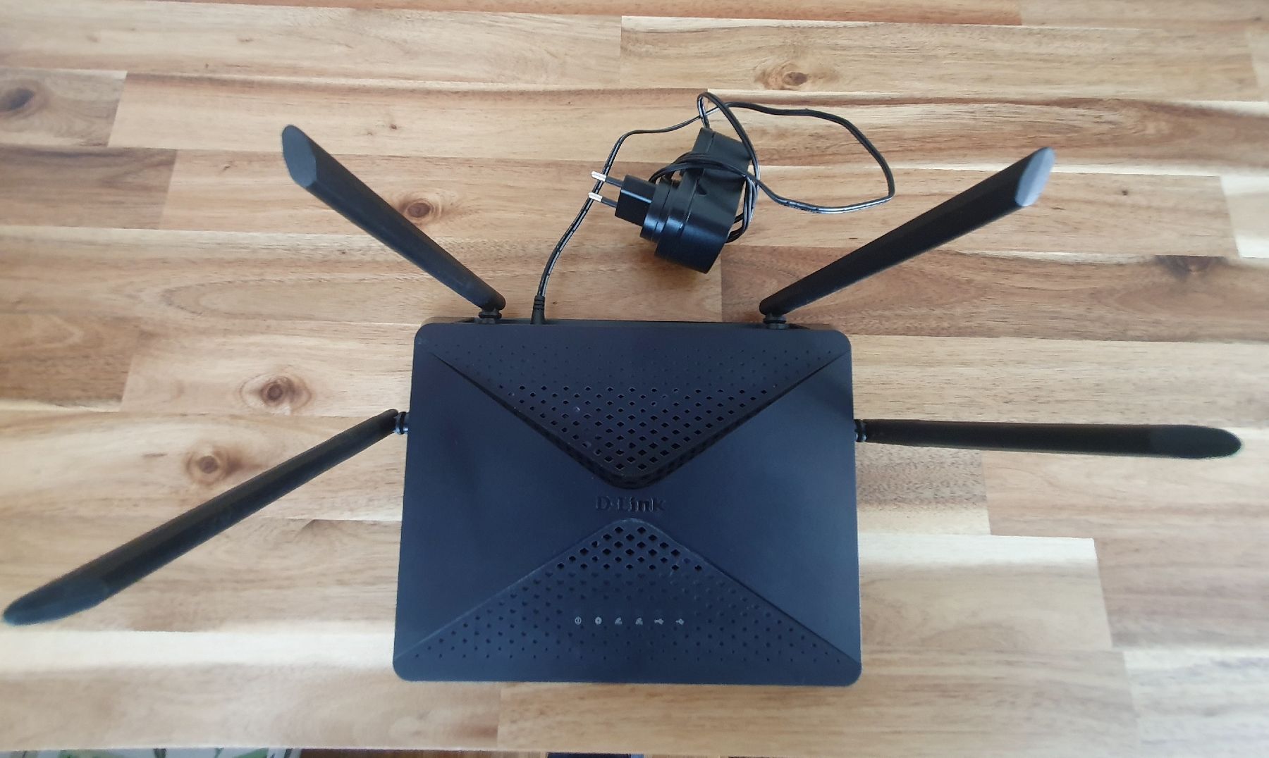 Dlink Modems & Router: D-Link DIR-882 Router Modem Wireless Wifi Dual Band 4 Anten. – Gebraucht aus Bad Zurzach von dau_m8gm 1
