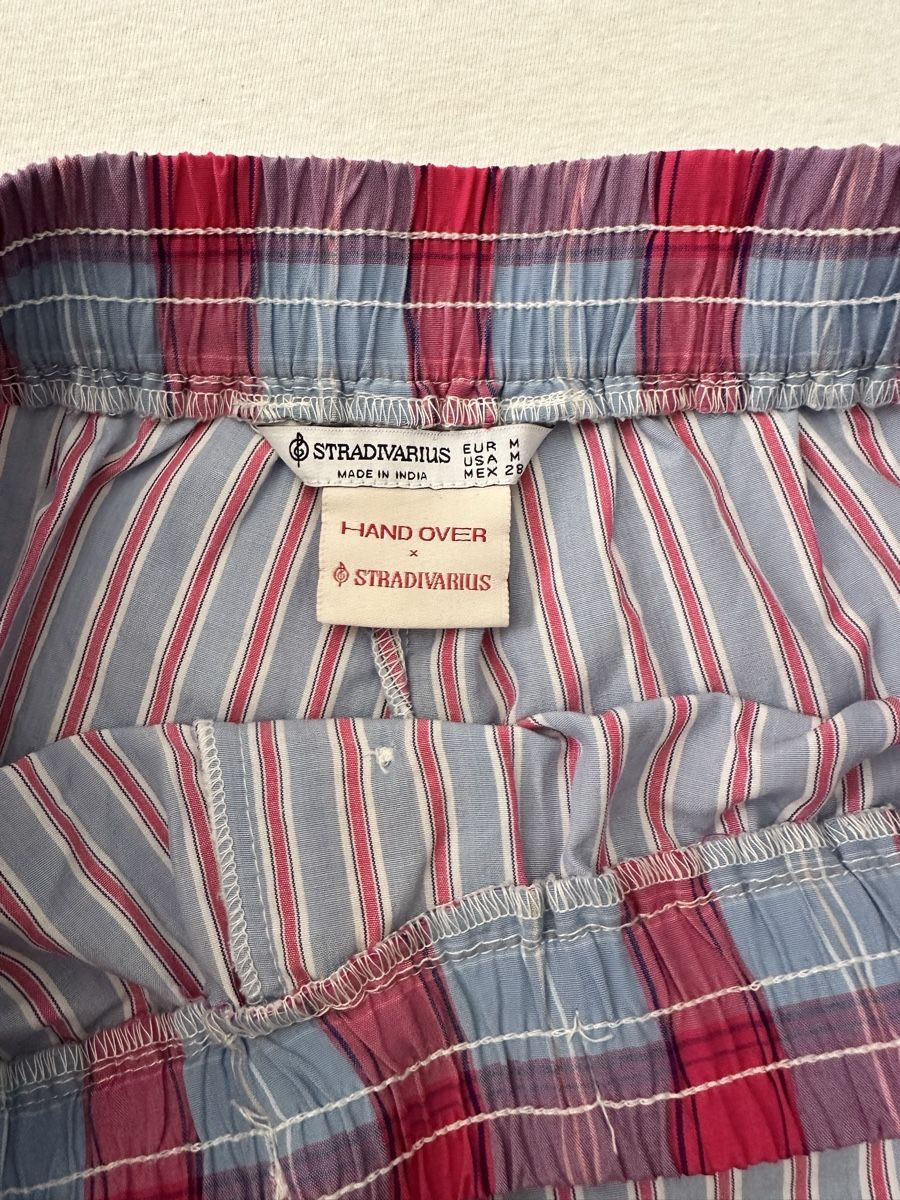 Stradivarius Pantaloni: Shorts HAND OVER – Usato da Rümlang venduto da sunny_buhu 1