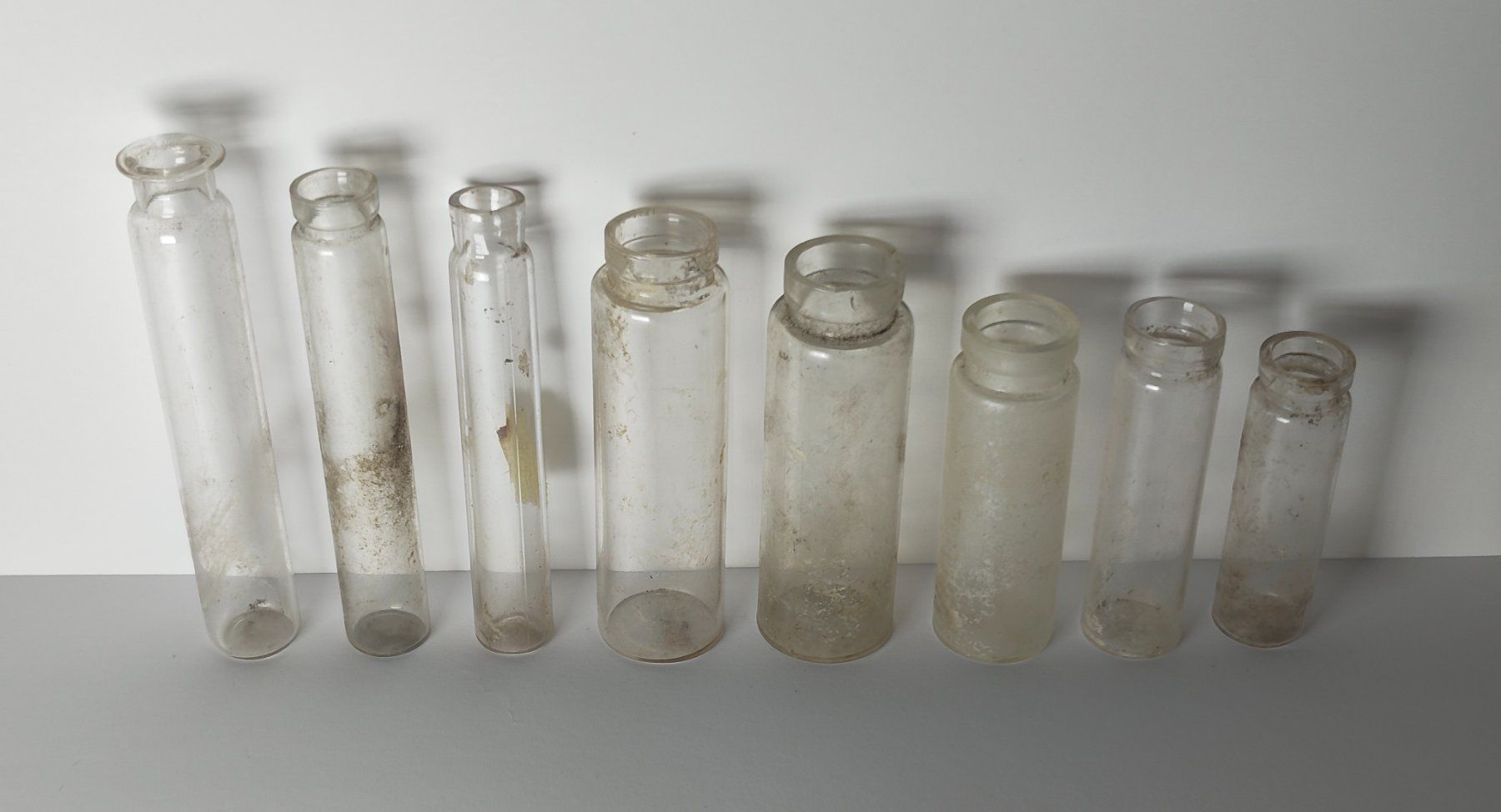 Accessori da laboratorio: Alte Apothekerflaschen Glas Set Konvolut – Usato da Monthey venduto da 19_karen_84 1