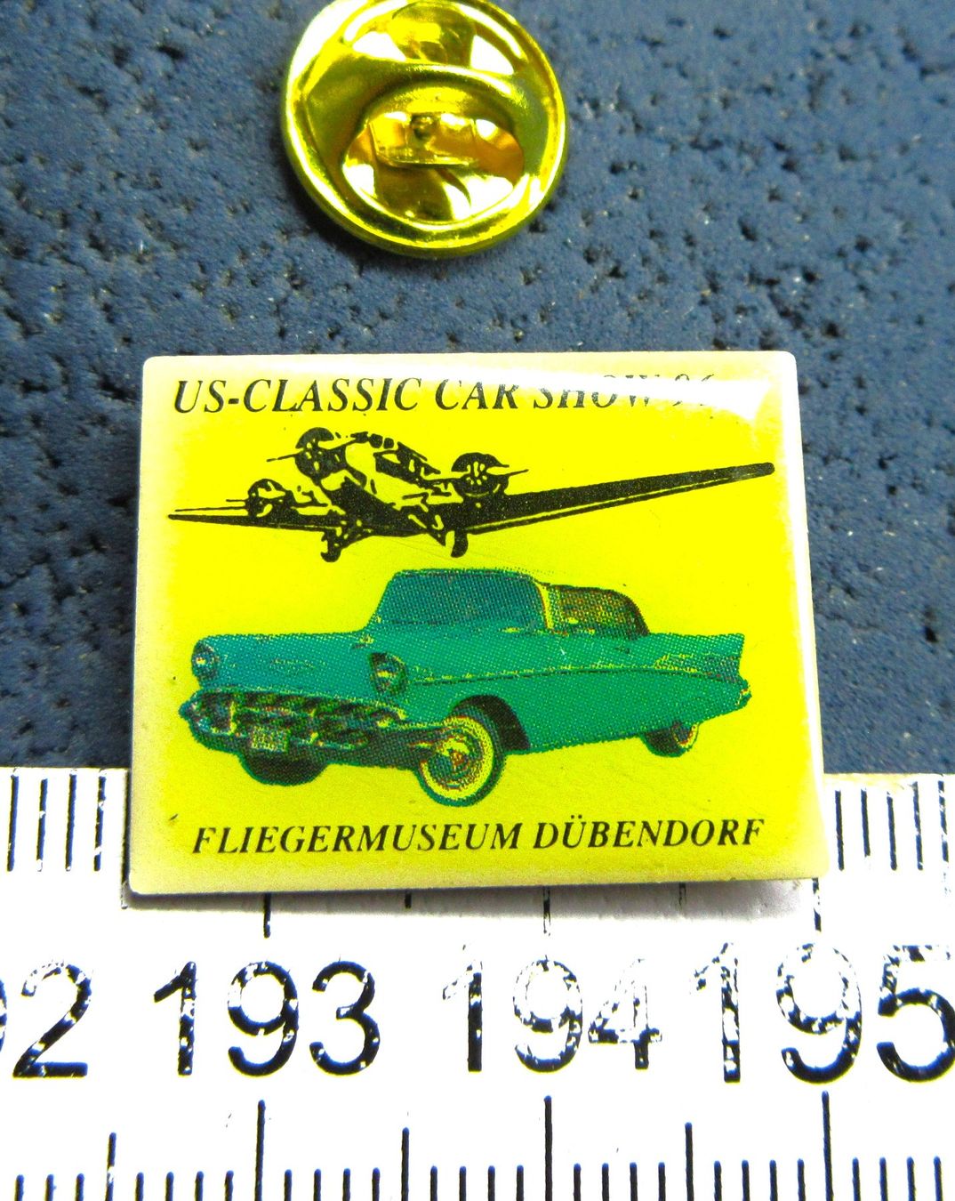 Swiss Placchette & Badge: UUS CLASSIC CAR SHOW PIN – Usato da Ettingen venduto da Hausi4711