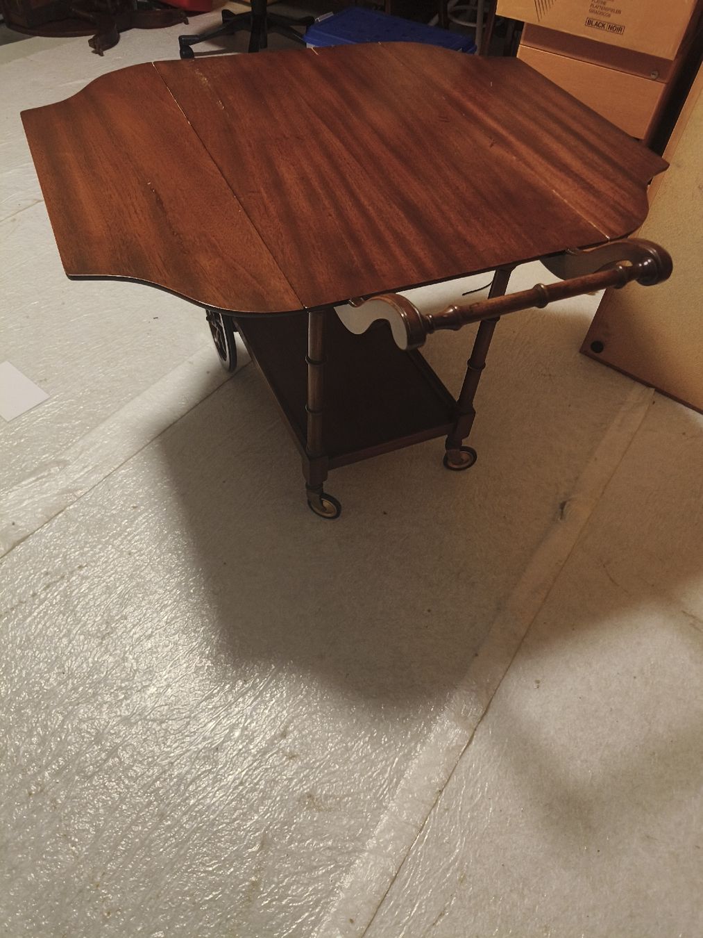 Tavoli: Serviertisch mit Rollen Holz gebraucht – Usato da Scherzingen venduto da The-C 1