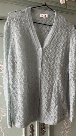 Zarte Strickjacke von COS M