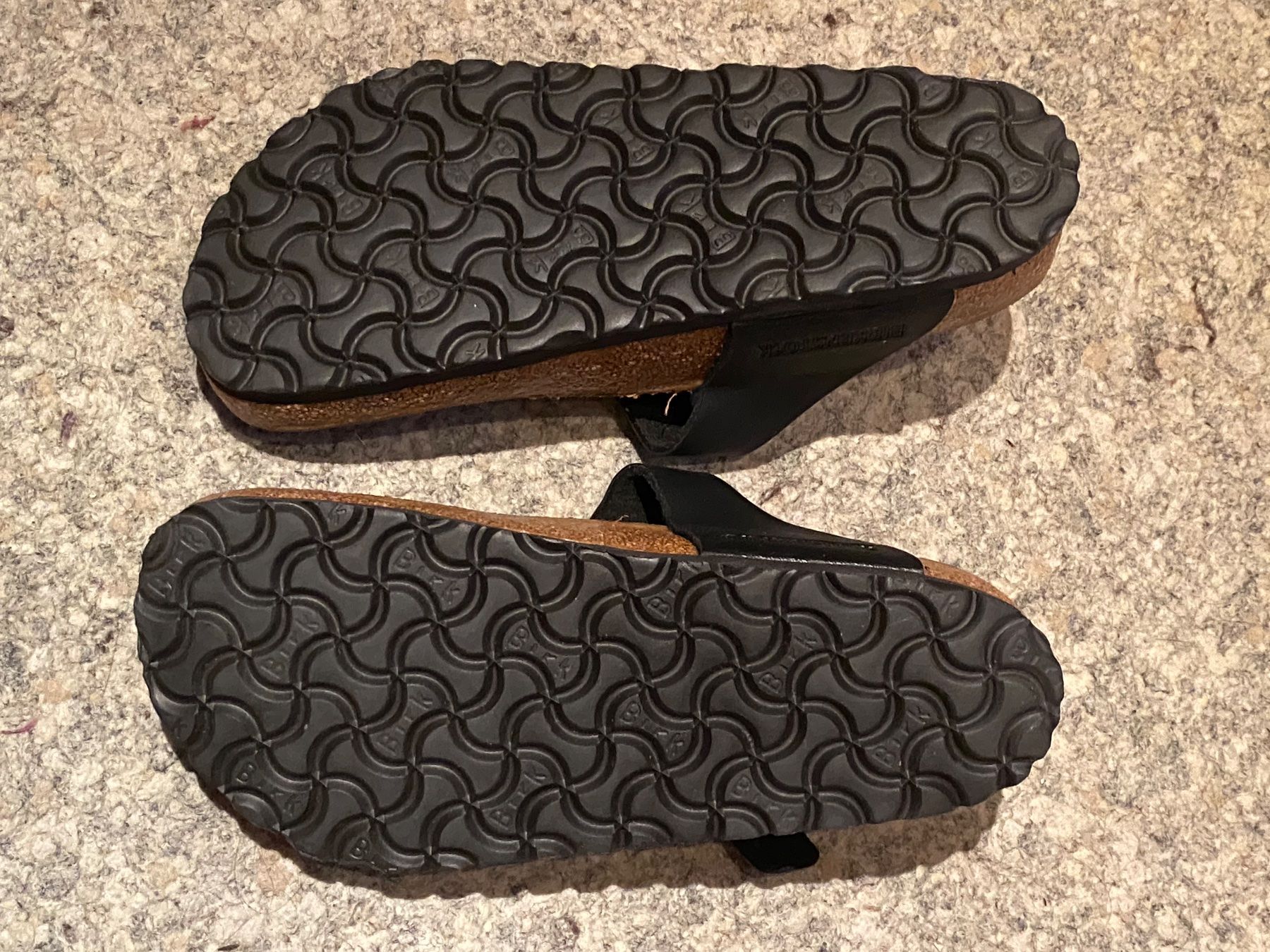 Birkenstock Chaussures femmes: Birkenstock Gizeh schwarz Gr. 35 – D'occasion à Wattwil par edel88 4
