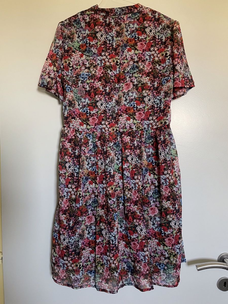 Vero Moda Vestiti: Robe à fleurs Vero Moda, taille S, neuve. – Nuovo e nell'imballaggio originale da Vuadens venduto da Nina11 1
