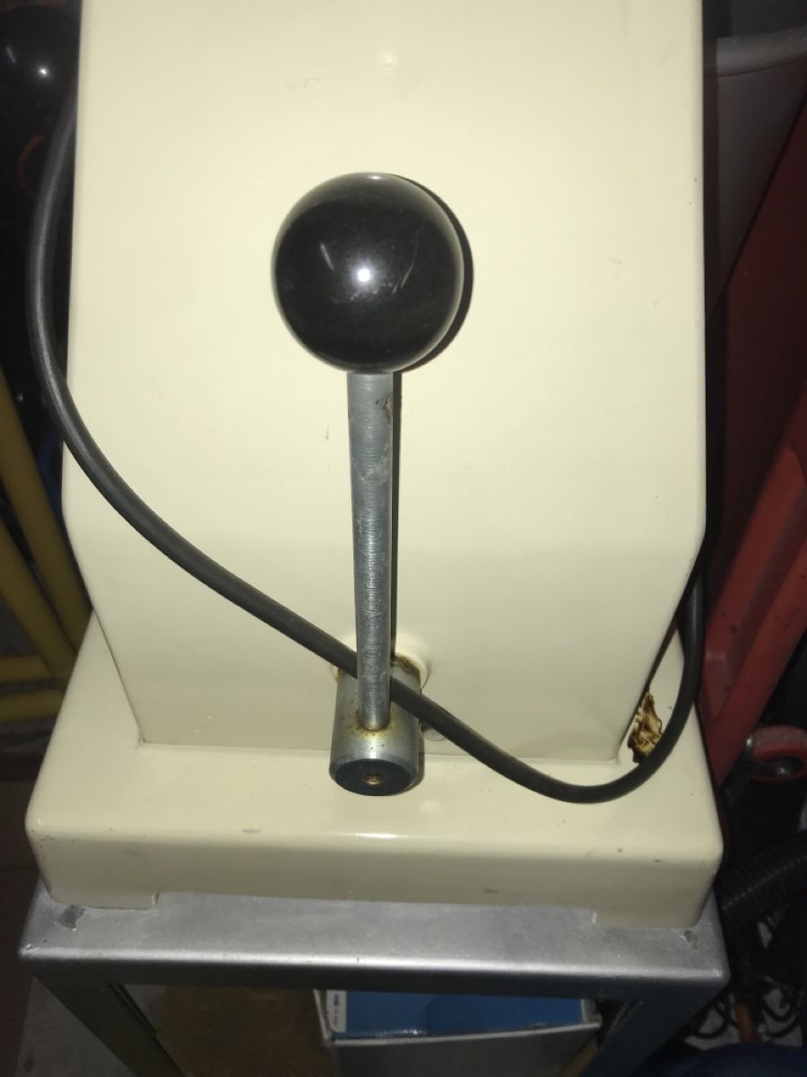 Appareils de cuisine: Teigknetmaschine – D'occasion à Wetzikon ZH par wea_lrw7 2