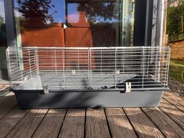 Meerschweinchengehege mit umfangreichem Zubehör