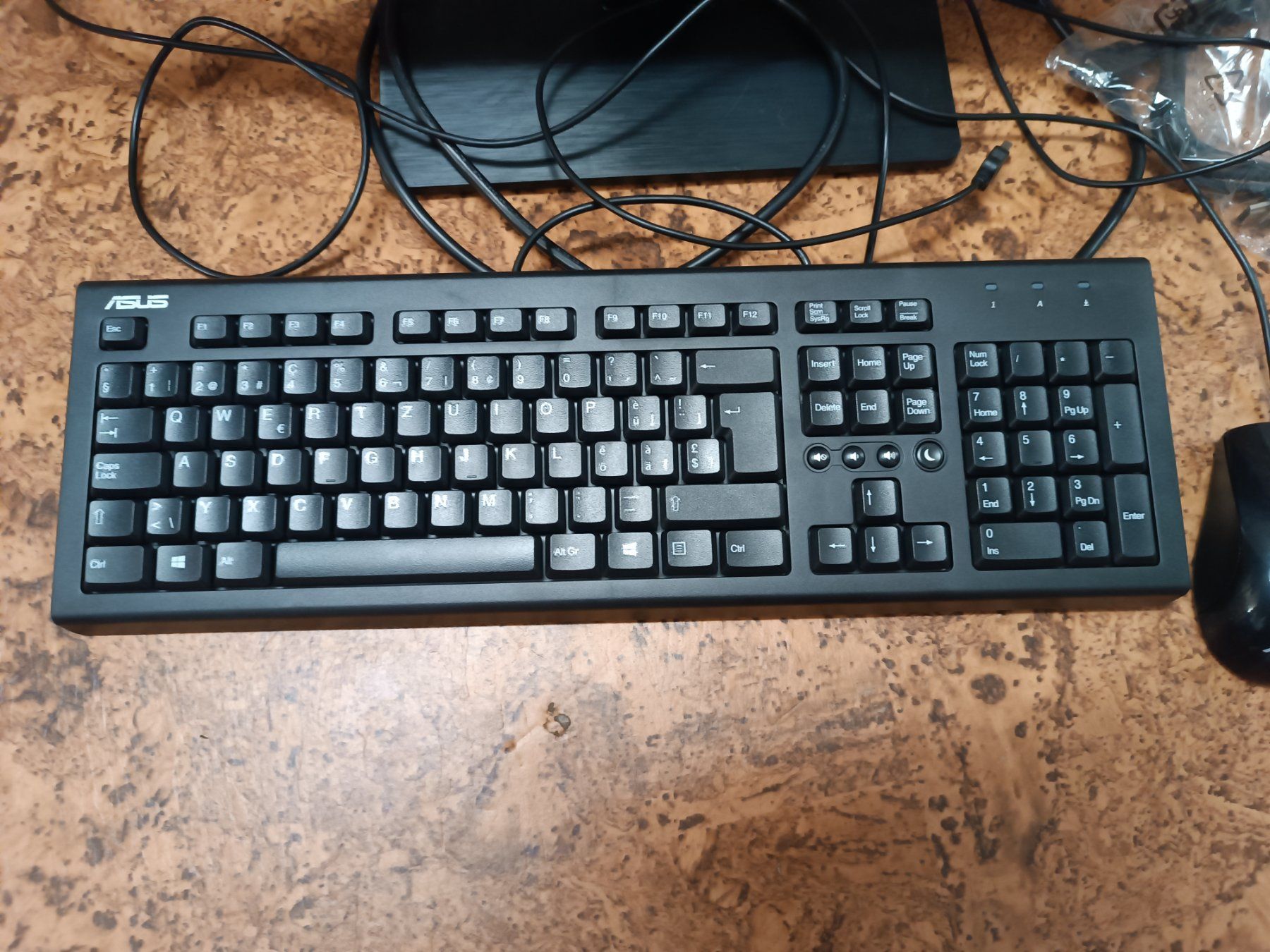 BenQ Monitore: Monitor, Tastatur und Maus Set – Gebraucht aus Obfelden von  1