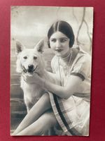Ansichtskarte Frau mit Hund 1927 gelaufen