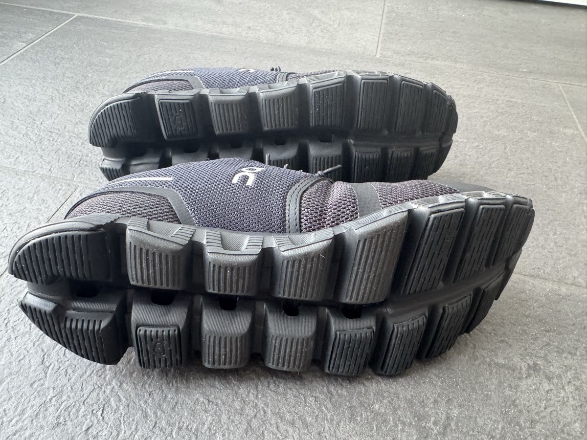On Scarpe da donna: ON Cloud Schuhe schwarz Grösse 38.5 Neuwertig – Nuovo (secondo la descrizione) da Ebmatingen venduto da Trendsale 4