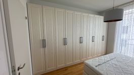 Grosser Kleiderschrank weiss