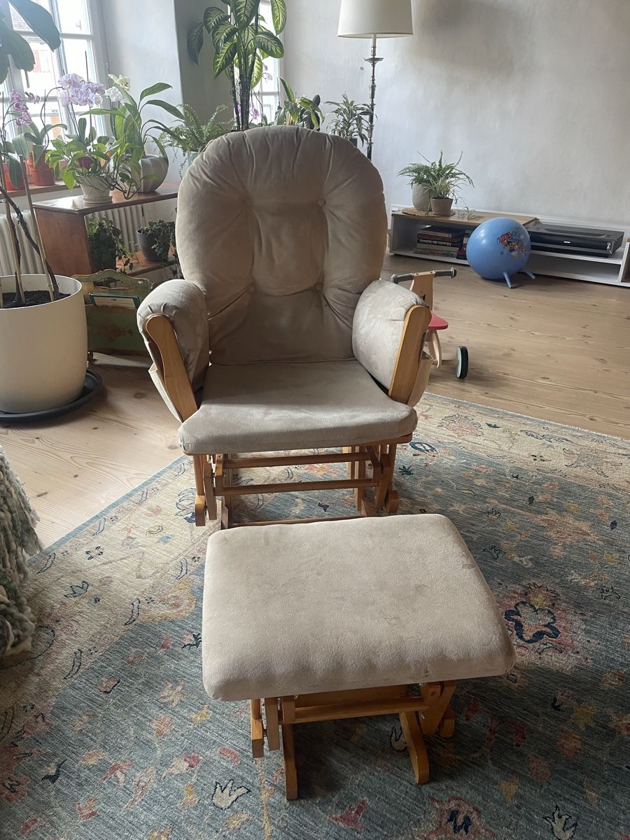 Poltrone: Gemütlicher Gliding Chair mit Gliding Hocker – Usato da Sursee venduto da evelinesuter1 1