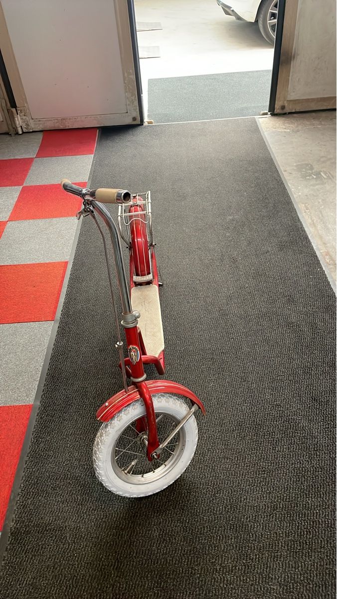 Veicoli per bambini: Antikes / Trottinett – Usato da Niederstocken venduto da triumph_tr6