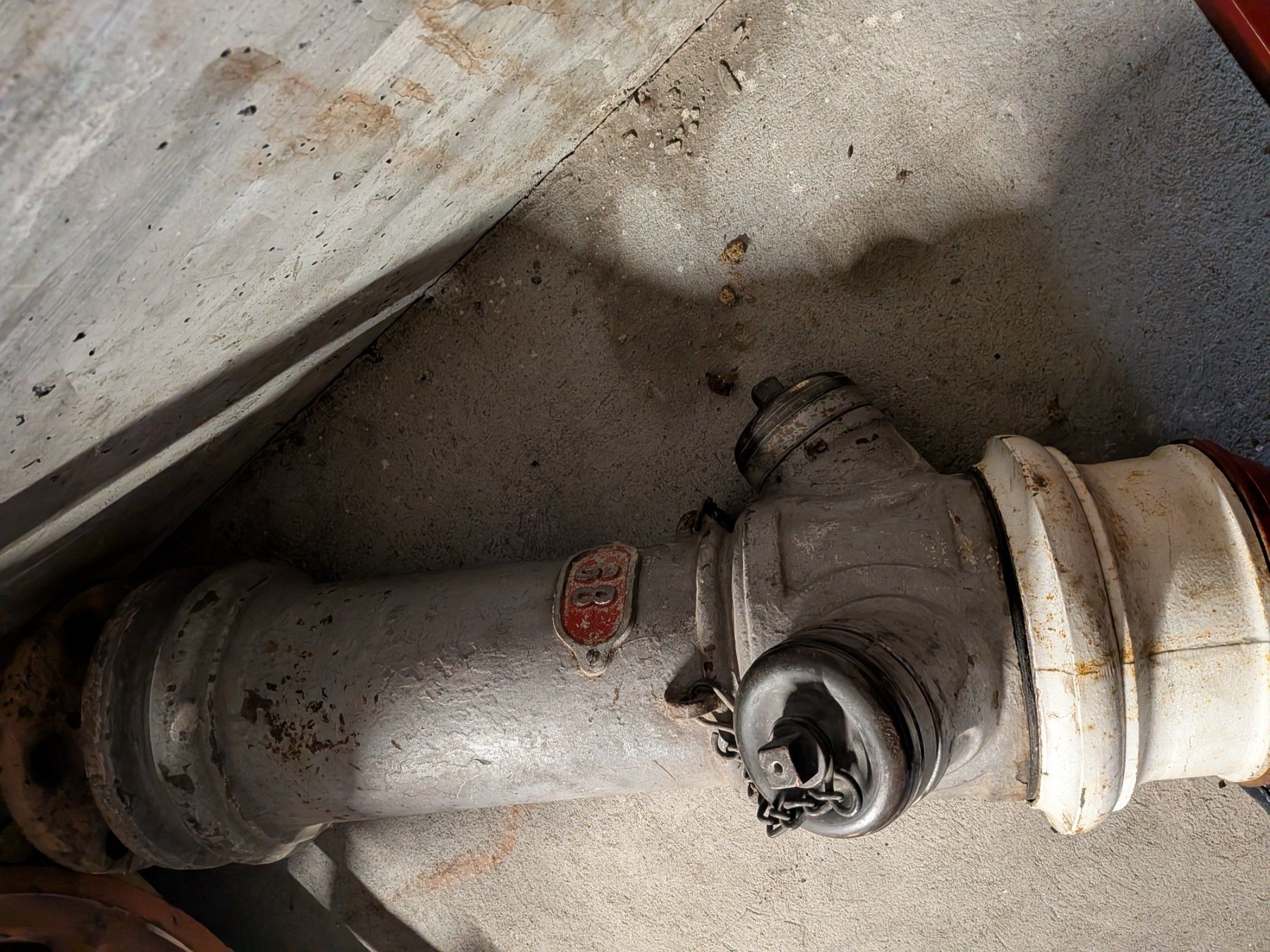 Estintori: Löschwasser Hydrant Strassenhydrant Graumetall rot-weiss – Usato da Lyss venduto da Spartan76 1