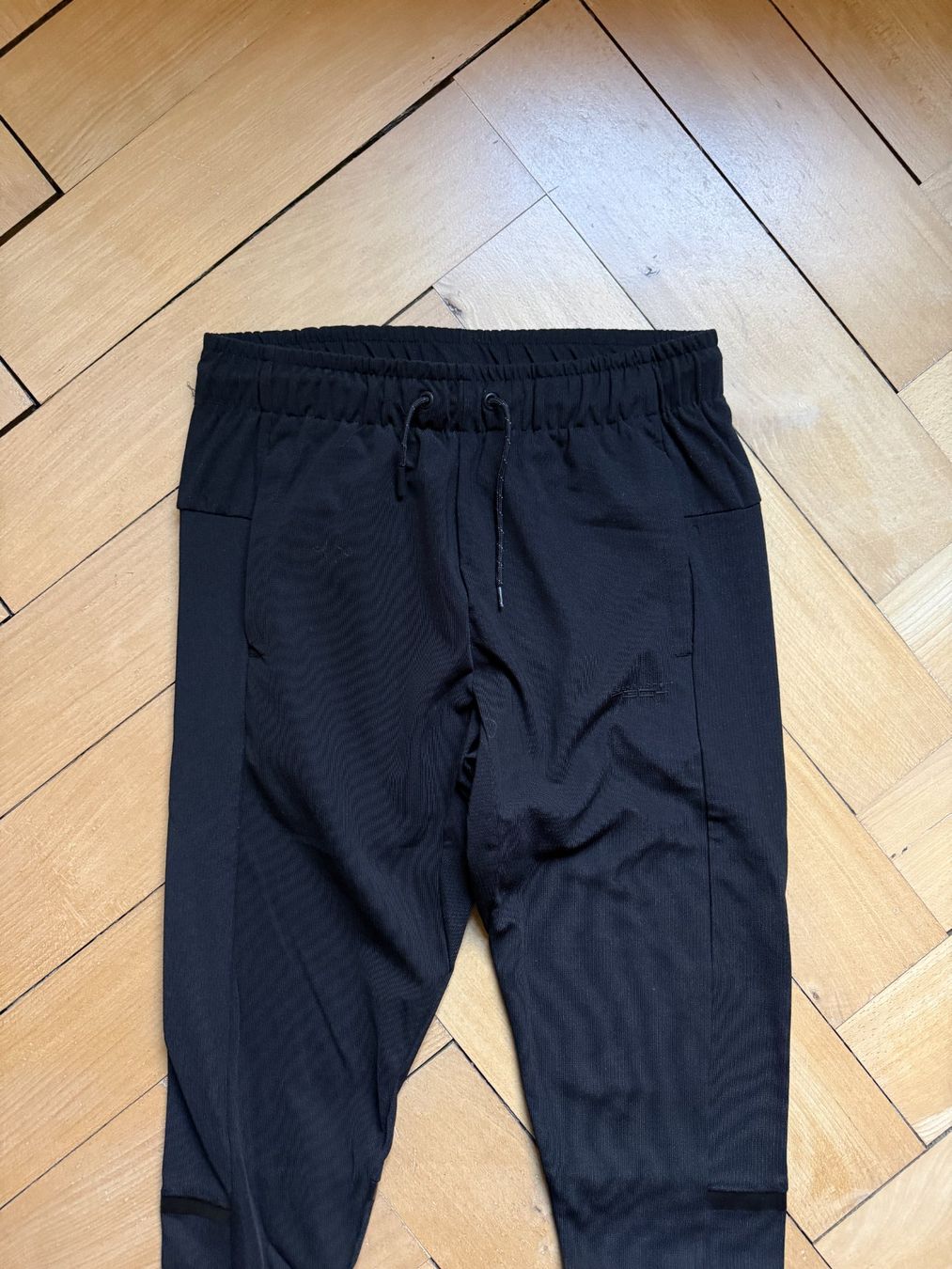 Jack & Jones Pantalons: JACK & JONES Tech Trainerhose schwarz S – D'occasion à Zürich par Diazaio 1