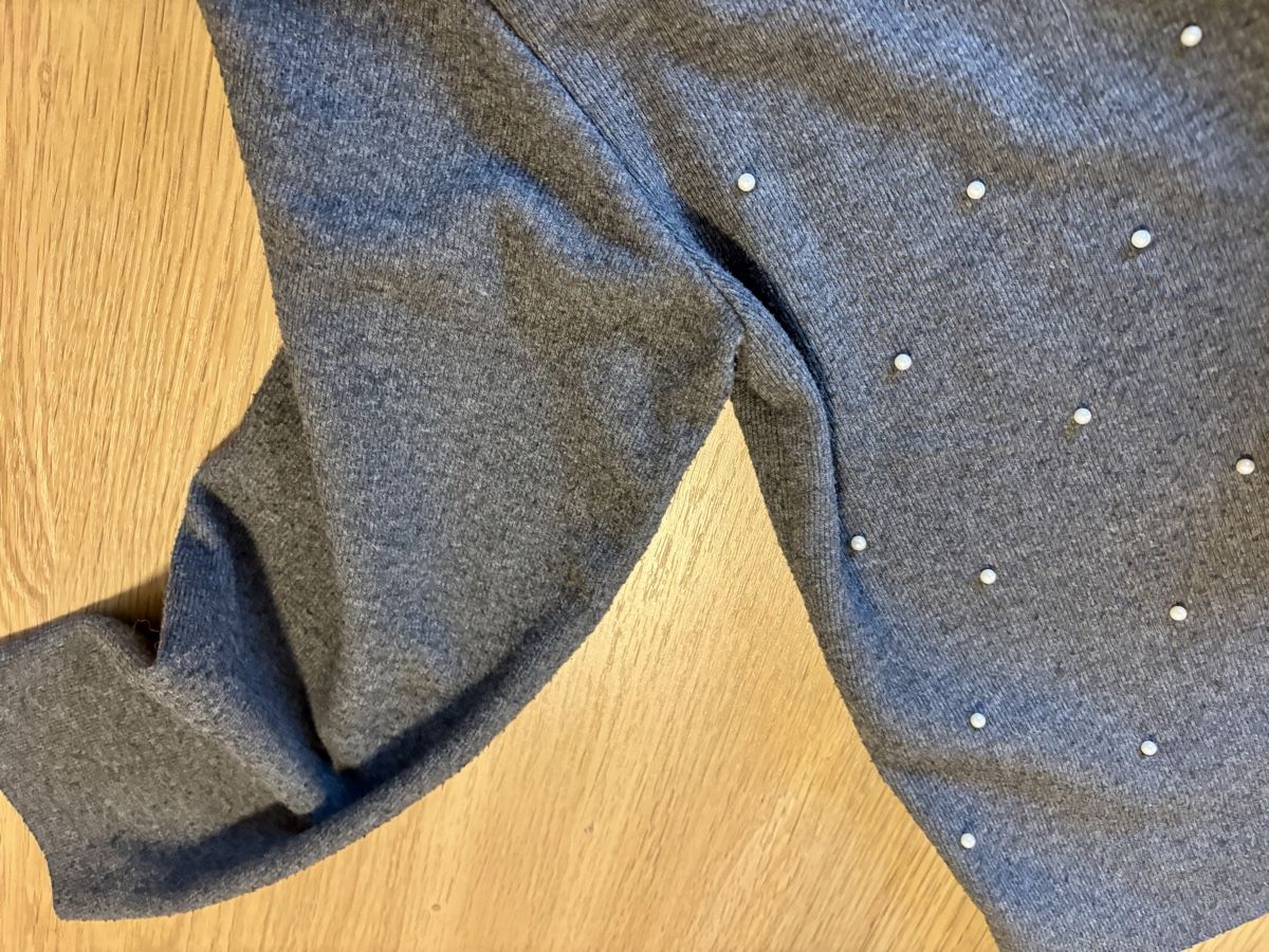 Zara Maglioni & Felpe: Grauer ZARA Knit Kapuzenpullover mit Perlen – Usato da Baden venduto da Tiffany6878 5