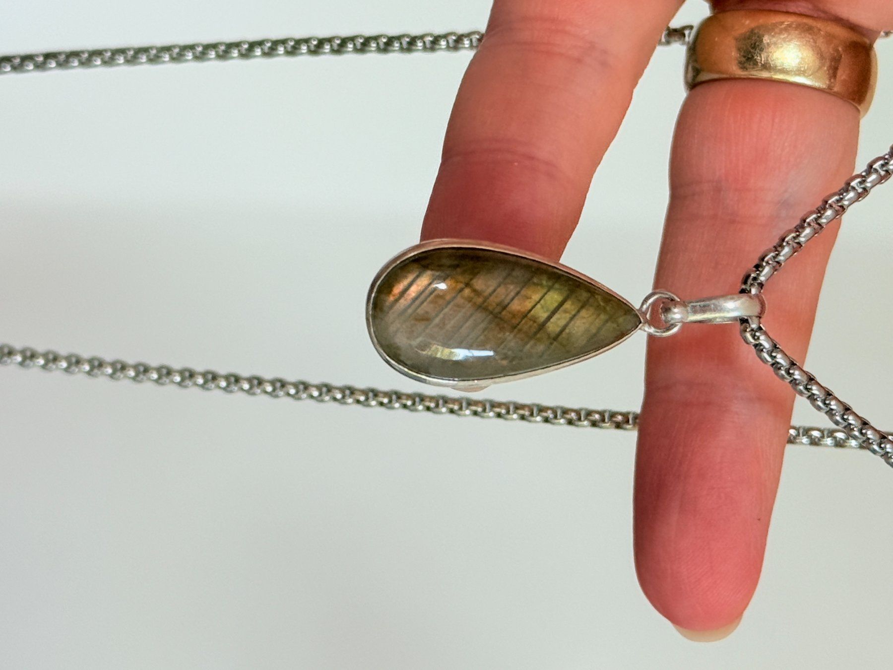 Ketten: Collier avec labradorite - Élégant & Naturel! – Neu und originalverpackt aus Genève von AWWA 7