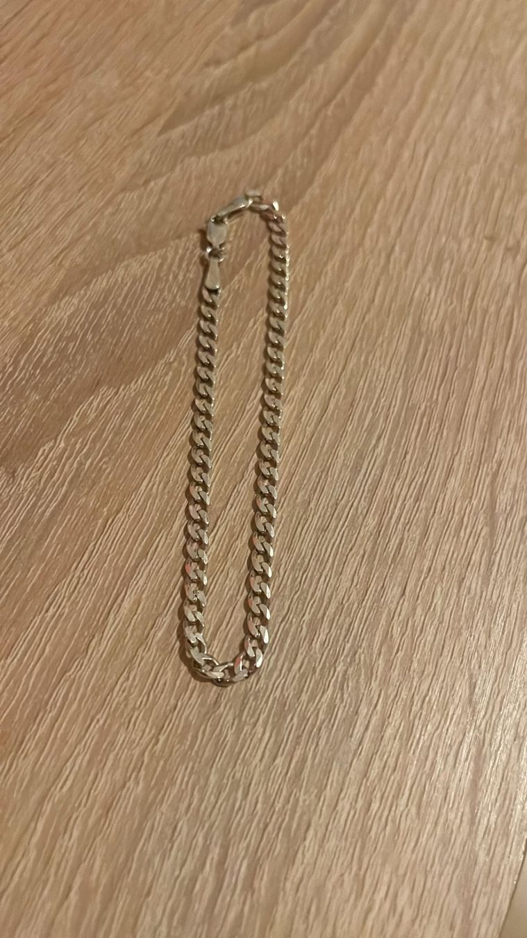 Bracciali & Braccialetti: Armband aus Edelstahl, silbrig – Usato da Birsfelden venduto da twoheadeagleks