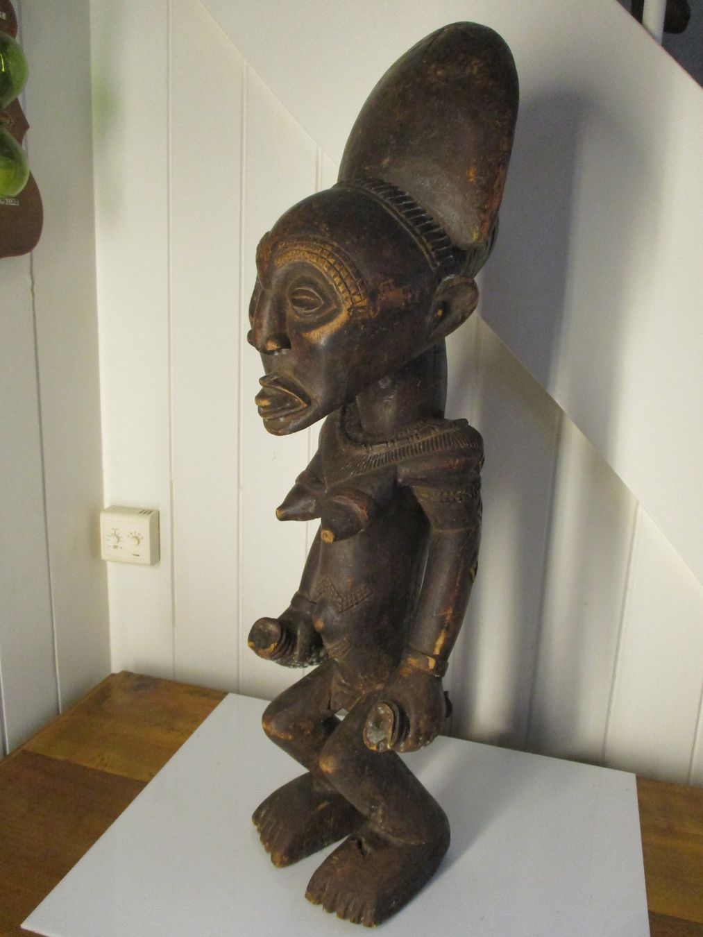 Skulpturen & Statuen: Kult-Figur Frau herausgestreckte Zunge tribal art Skulptur – Gebraucht aus Windisch von Autogrammo 1