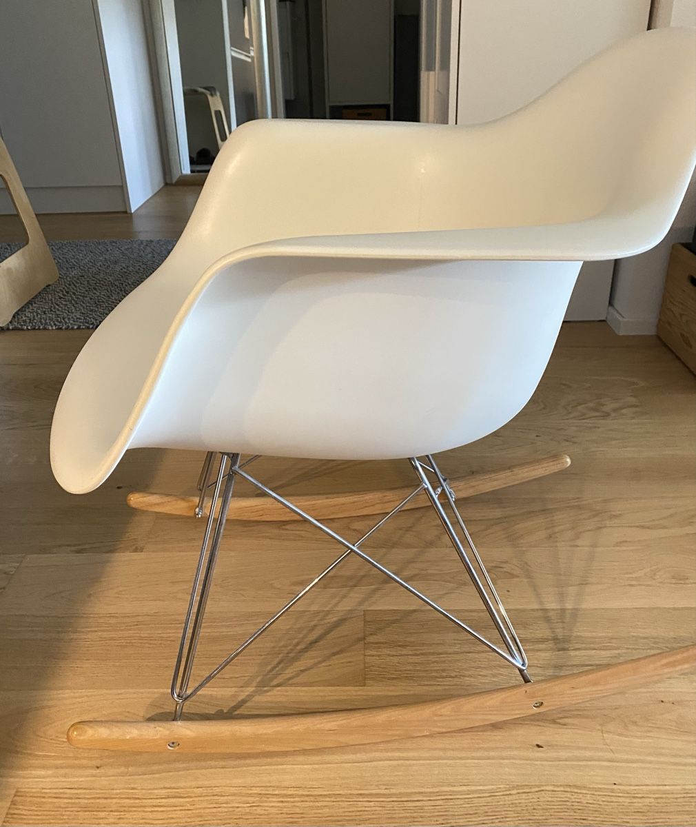 Sedie: Replika Eames Schaukelstuhl RAR, weiss – Usato da Muri (AG) venduto da finduso 4