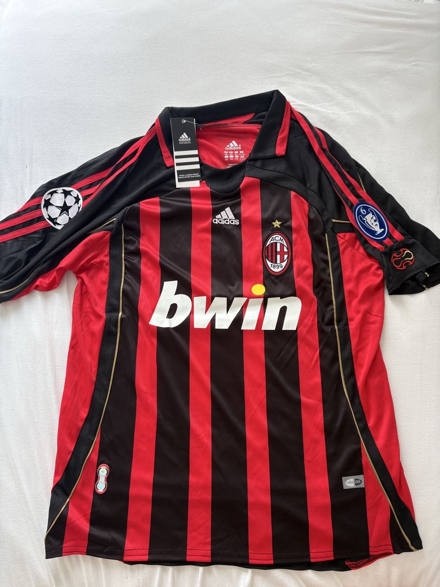 Leibchen & Hosen: Football t-shirt  – Neu und originalverpackt aus Siebnen von jad_s8p7 1