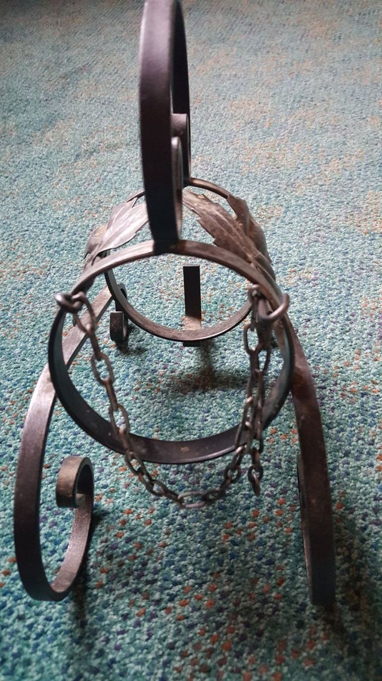 Portabottiglie: Antiker Weinständer aus Metal – Usato da Hondrich venduto da Ebro01