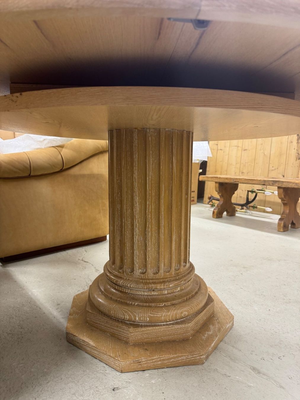 Tavoli: Beautiful Custom-Built Ribbed Column Dining Table – Usato da Gsteig b. Gstaad venduto da Auctionly 3