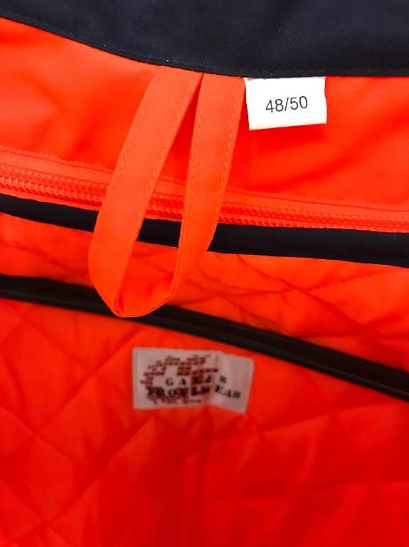 Giacche: Winterjacke mit orangen Innenfutter – Usato da Bätterkinden venduto da Murri01 3