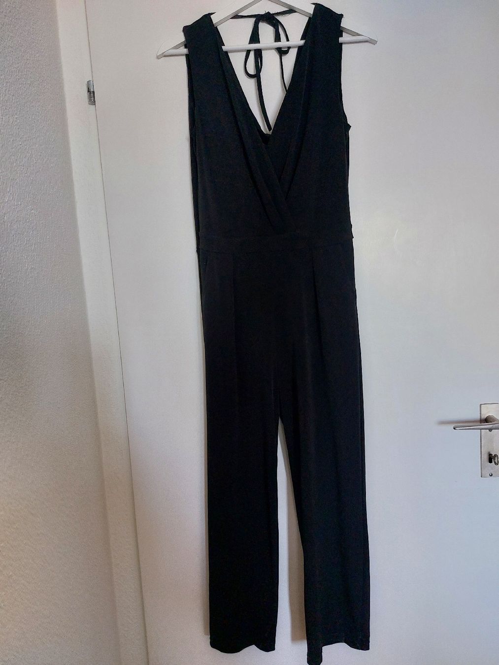 Tute: Schwarzer Jumpsuit, Gr. 36, elegant & bequem – Usato da Horgen venduto da prinza 1