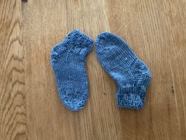 Handgestrickte Babysicke blau - Fusslänge 13 cm - Gr.20/21