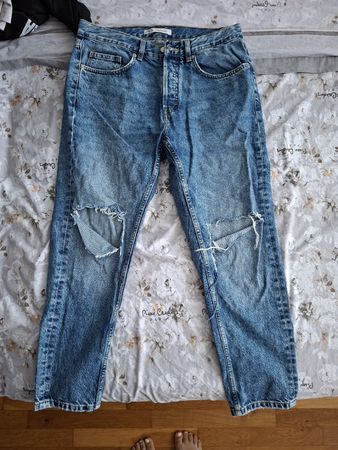 Zara Jeans blau mit Rissen Grösse 40 gebrauchter Zustand