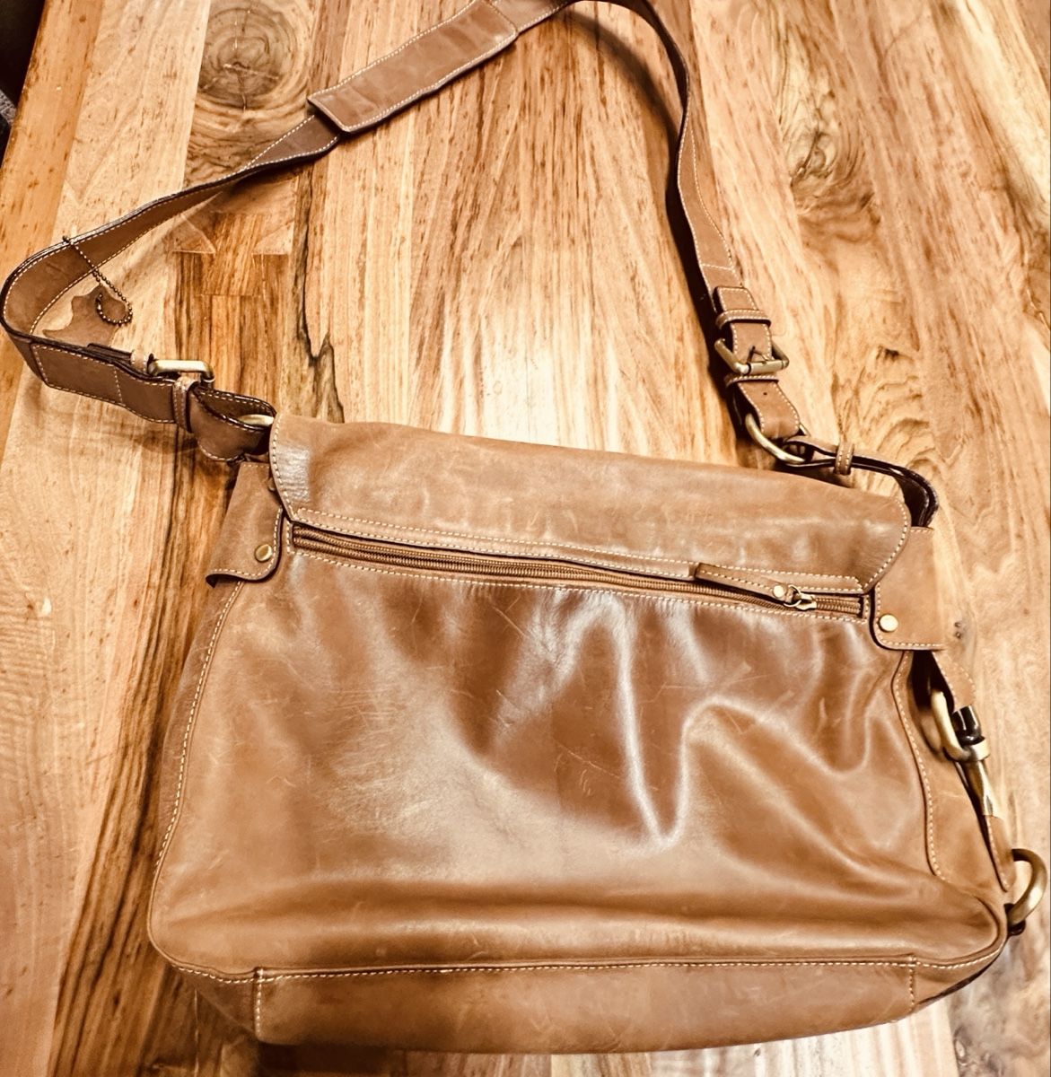 Taschen: Ledertasche Stylisch – Neu (gemäss Beschreibung) aus Oberuzwil von Lebilebi