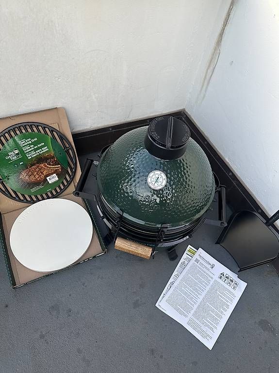 Big Green Egg Griglie: Big Green Egg Holzkohlengrill – Usato da Bern venduto da janga