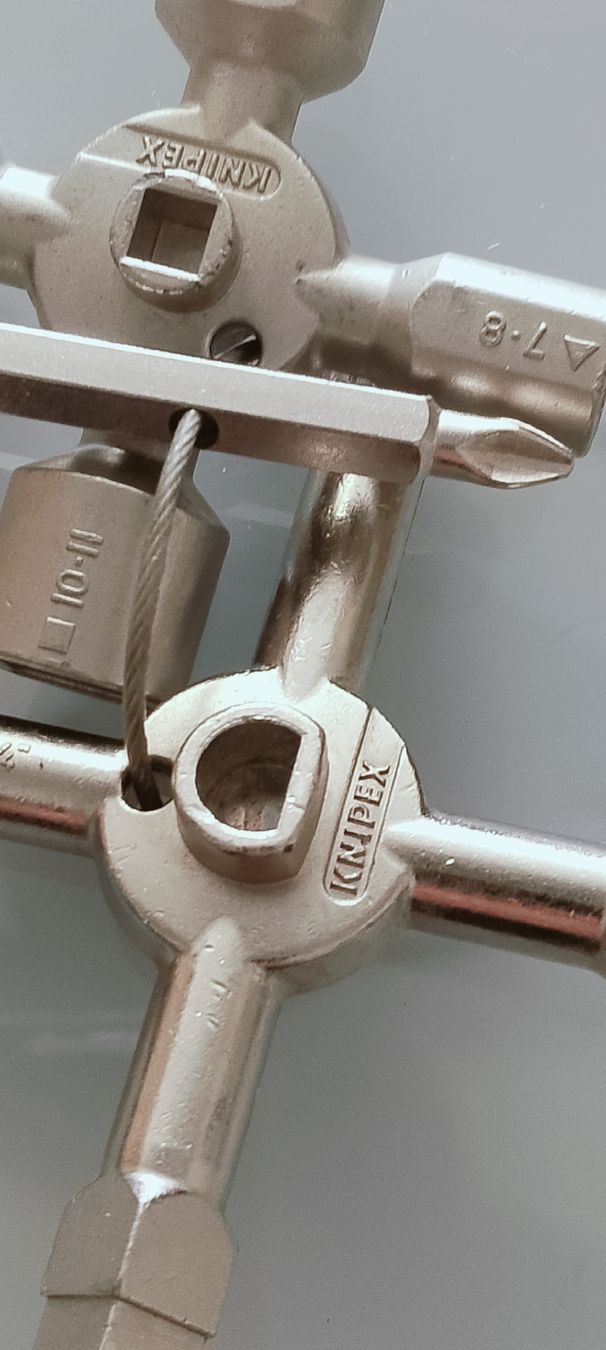 Knipex Alle Werkzeuge: Knipex Twint Key Multifunktionschlüssel für Schließsysteme  – Neu und originalverpackt aus Biel/Bienne von Vintage-timearts 2