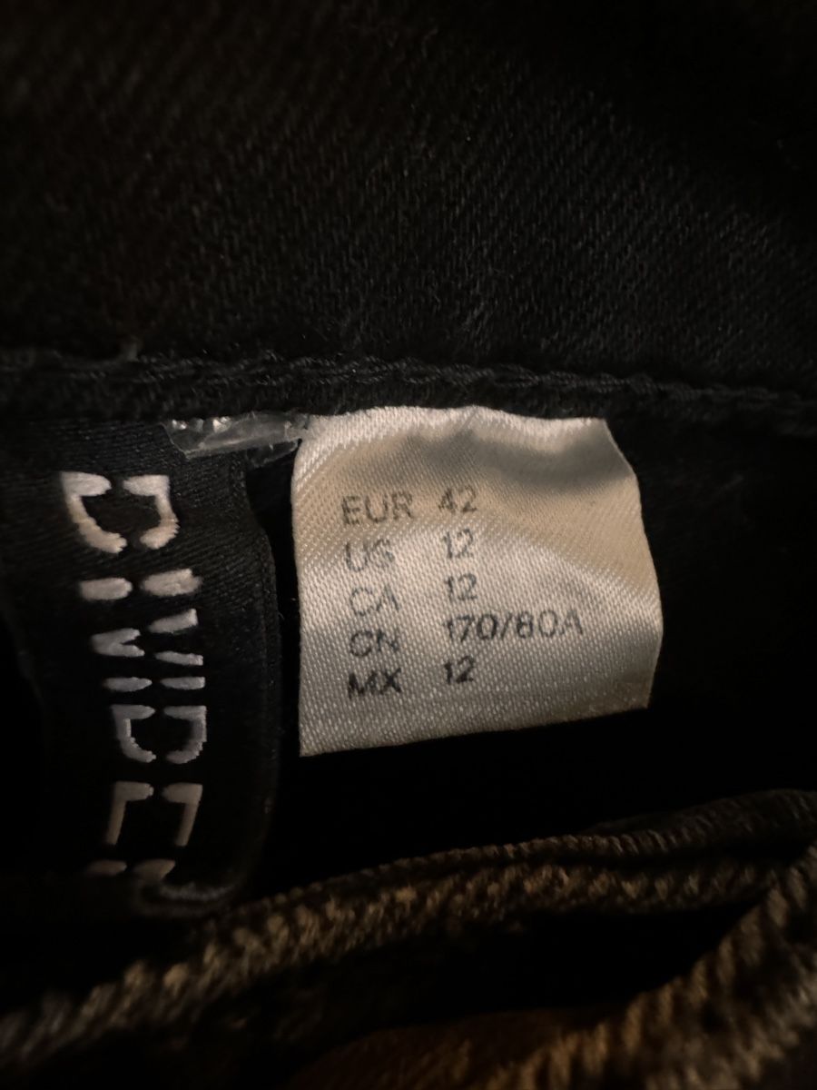 H&M Jeans: Schwarze Jeans mit Rosen H&M 42 – Nuovo (secondo la descrizione) da Richterswil venduto da Manu55555 2