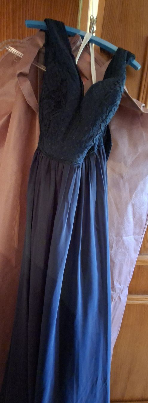 Kleider: Dunkelblaues Abendkleid mit Spitze – Neu und originalverpackt aus Herbligen von bae_9j6p