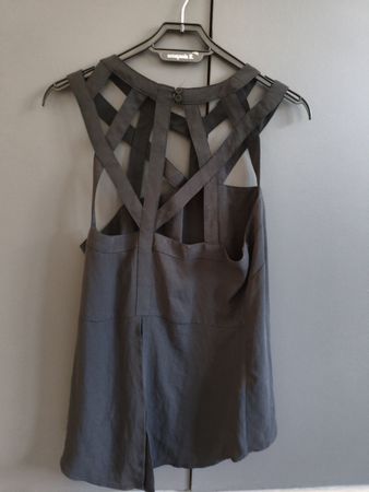 Top BCBGMAXAZRIA nero con dettagli a gabbia 