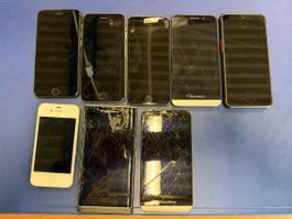 Konvolut 8 Smartphones iPhone BlackBerry Samsung defekt