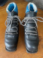 Schuhe, bequeme Skischuhe der ca. 1960er Jahre, Gr. 42