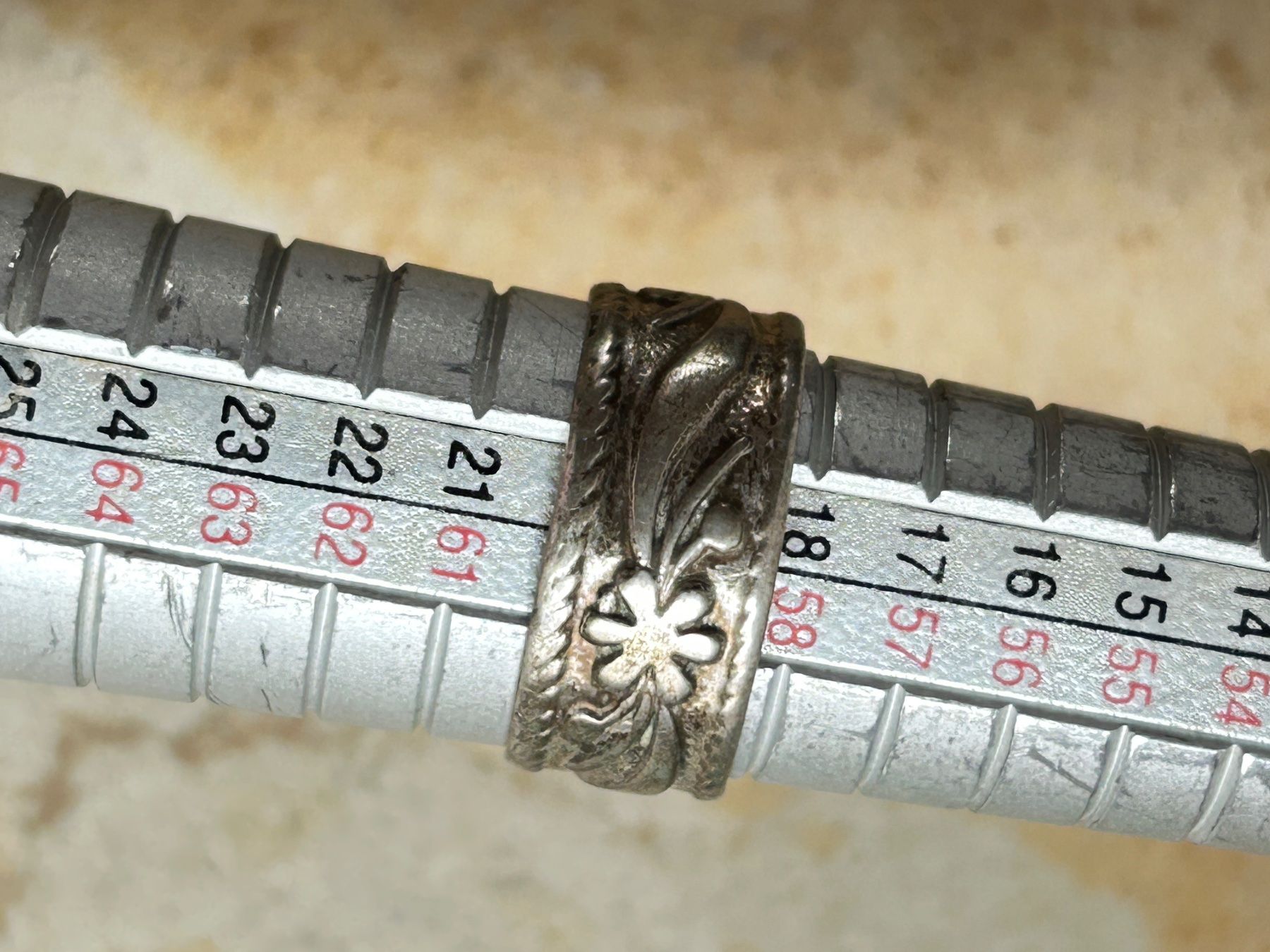Anelli: Vintage Ring mit Blumenmuster (60) – Usato da Laufen venduto da Bellebellezza 5