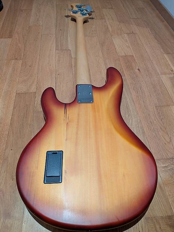 Instruments de musique: Sterling by Musicman SUB Series E-Bass – D'occasion à Luzern par moshpit_17 2
