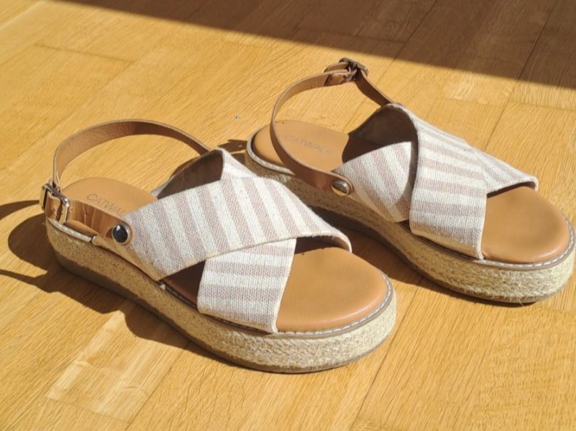 Scarpe da donna: Sandalen Gr.37 – Usato da Innertkirchen venduto da luk_pyl5