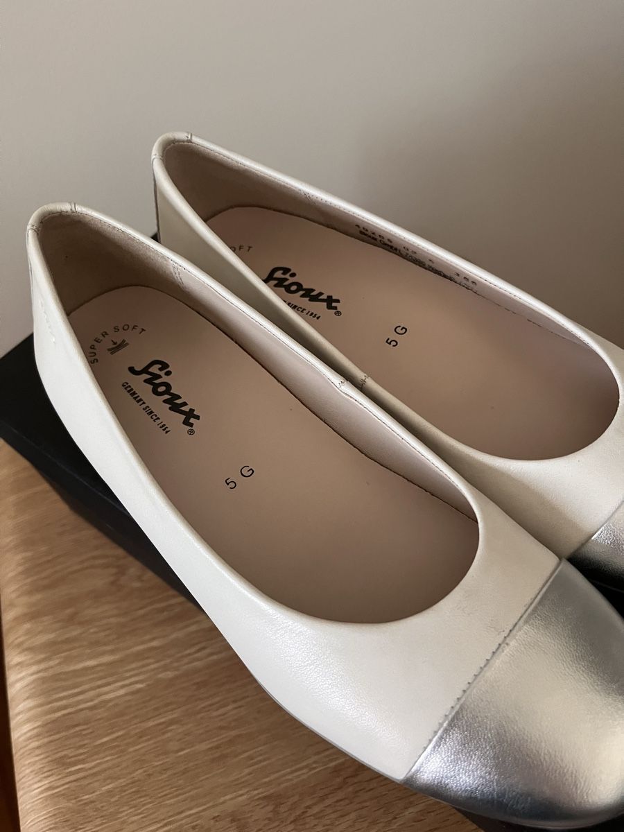 Scarpe da donna: Ballerines Sioux bicolores blanches et argent - 38  – Nuovo e nell'imballaggio originale da Lausanne venduto da Cupcake.vanille 4