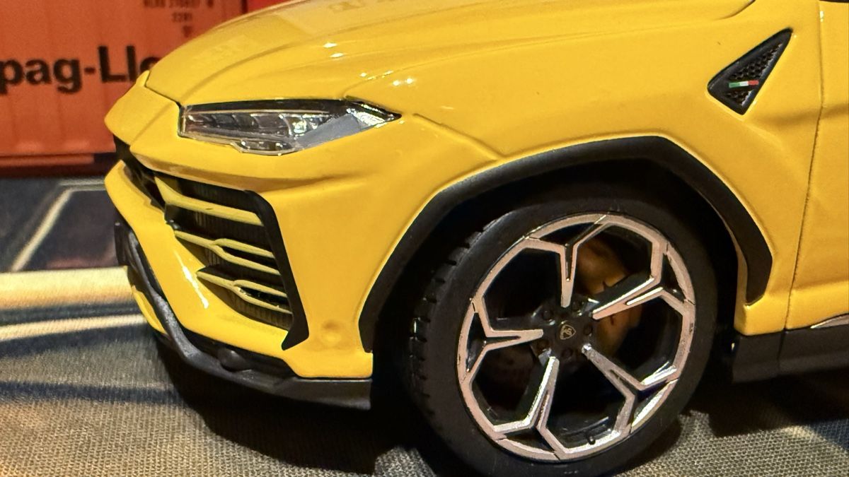 Lamborghini Modellautos: Lamborghini Urus 1:18 – Gebraucht aus Basel von Zomeg 7